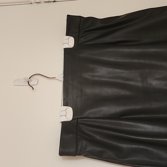 Leather skirt - Picture 2 of 2